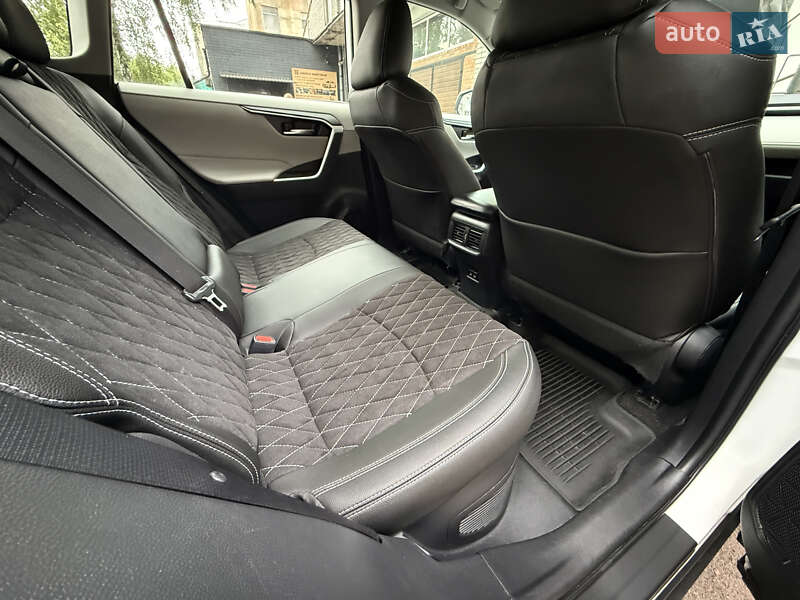 Позашляховик / Кросовер Toyota RAV4 2022 в Києві