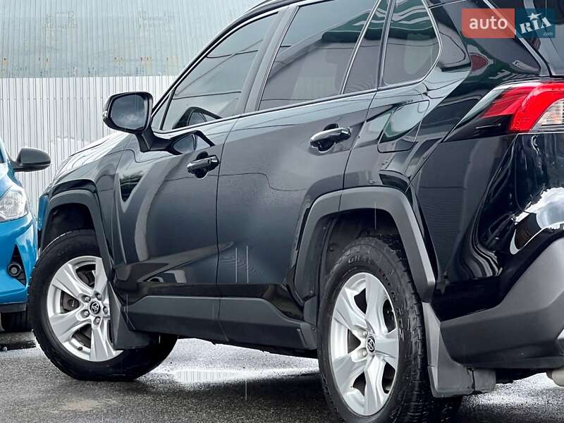 Позашляховик / Кросовер Toyota RAV4 2019 в Києві