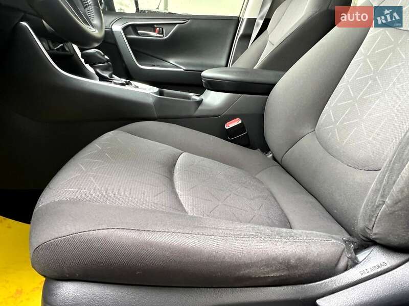 Позашляховик / Кросовер Toyota RAV4 2019 в Києві