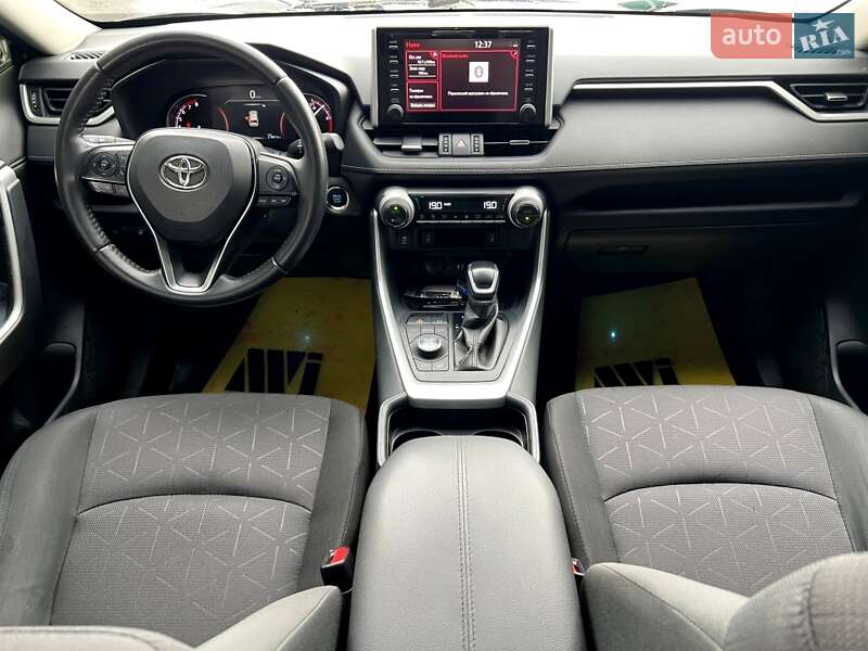 Позашляховик / Кросовер Toyota RAV4 2019 в Києві