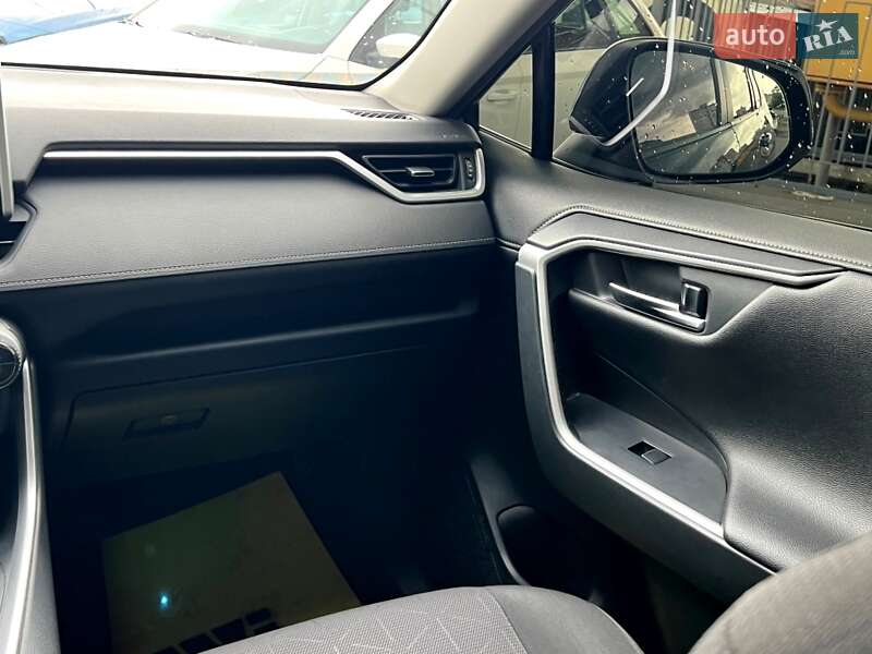 Позашляховик / Кросовер Toyota RAV4 2019 в Києві