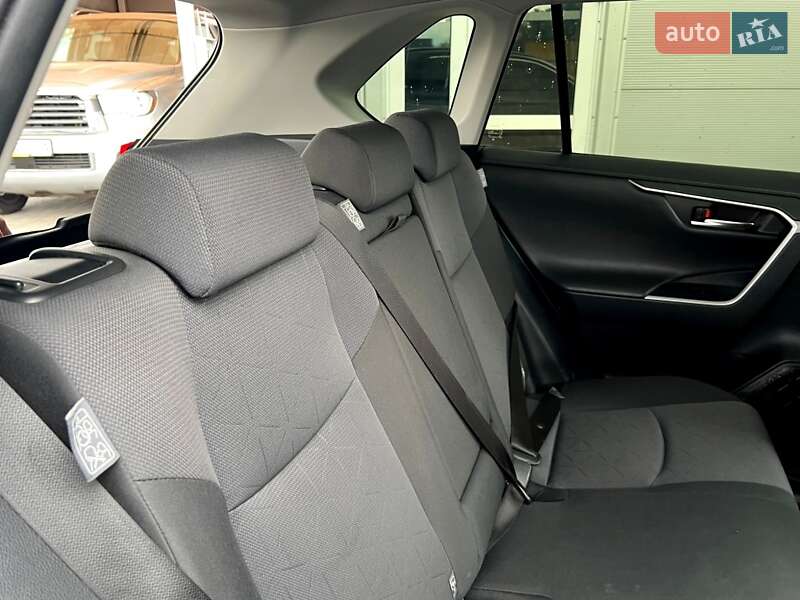 Позашляховик / Кросовер Toyota RAV4 2019 в Києві