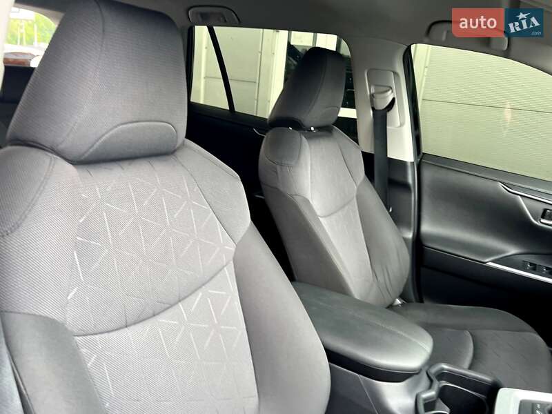 Позашляховик / Кросовер Toyota RAV4 2019 в Києві