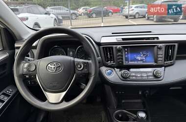 Внедорожник / Кроссовер Toyota RAV4 2018 в 