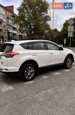 Внедорожник / Кроссовер Toyota RAV4 2017 в 