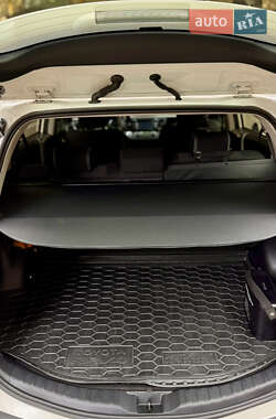 Внедорожник / Кроссовер Toyota RAV4 2017 в 
