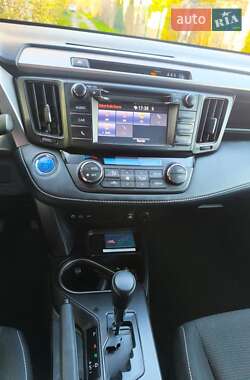 Внедорожник / Кроссовер Toyota RAV4 2018 в 