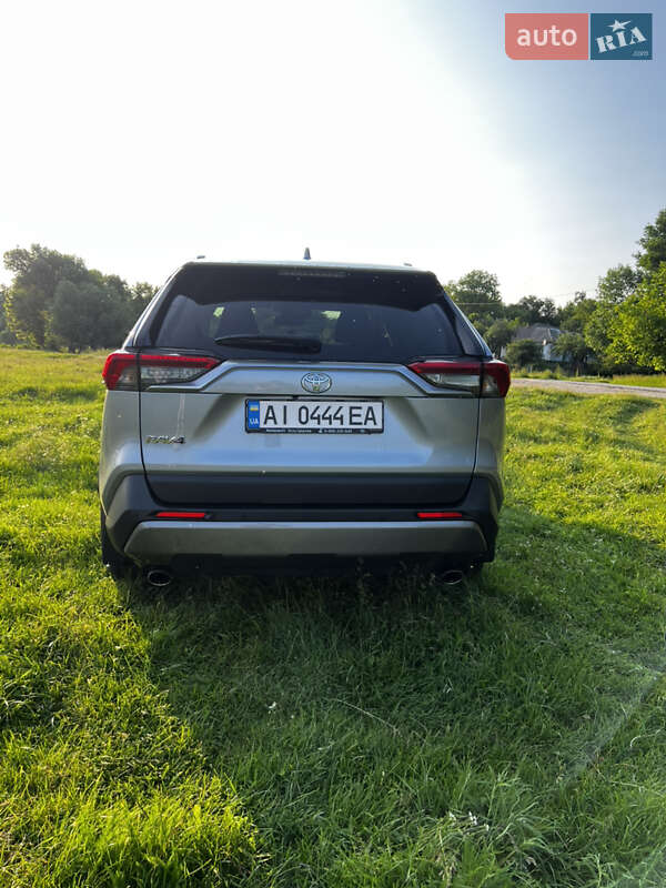 Внедорожник / Кроссовер Toyota RAV4 2021 в Сквире