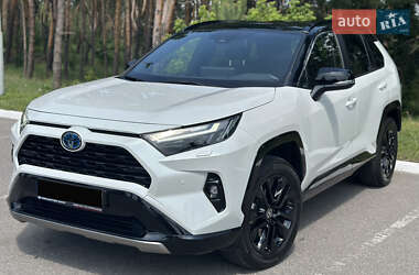Внедорожник / Кроссовер Toyota RAV4 2024 в Киеве