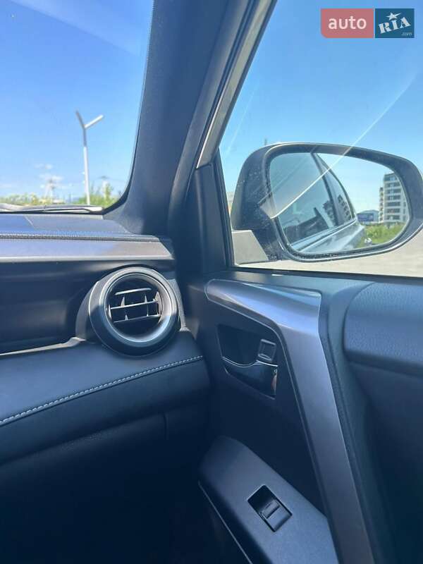 Позашляховик / Кросовер Toyota RAV4 2017 в Хусті