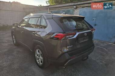 Внедорожник / Кроссовер Toyota RAV4 2019 в 