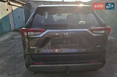 Внедорожник / Кроссовер Toyota RAV4 2019 в 