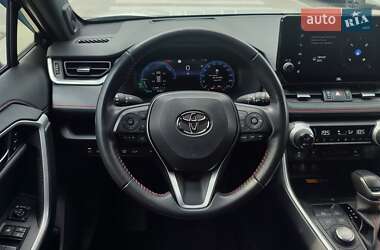 Позашляховик / Кросовер Toyota RAV4 2023 в 