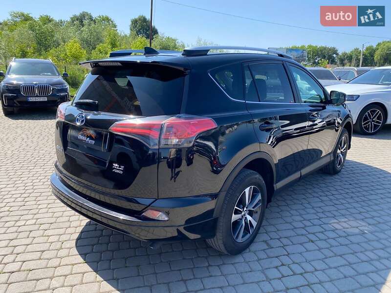 Позашляховик / Кросовер Toyota RAV4 2016 в Львові
