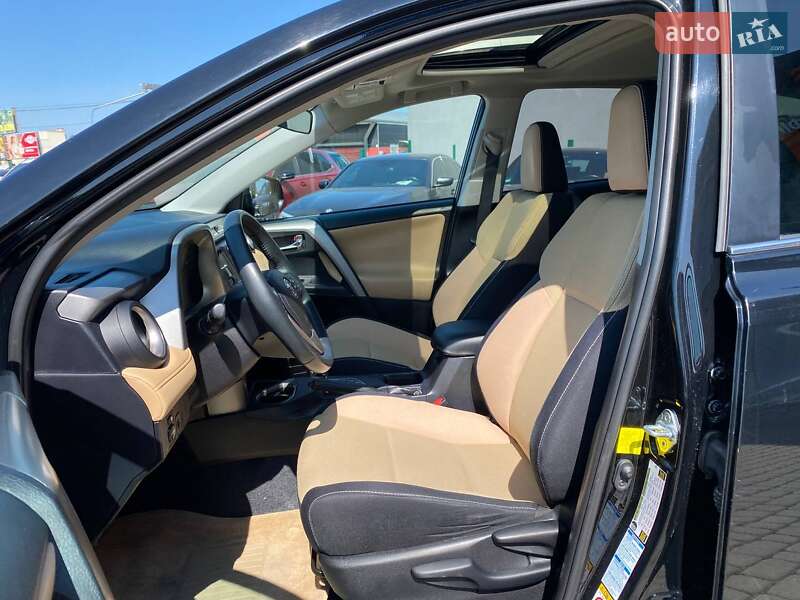 Позашляховик / Кросовер Toyota RAV4 2016 в Львові