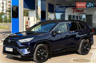 Внедорожник / Кроссовер Toyota RAV4 2022 в 