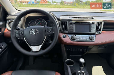 Внедорожник / Кроссовер Toyota RAV4 2015 в 