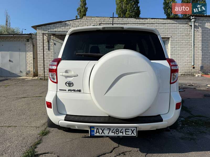 Позашляховик / Кросовер Toyota RAV4 2011 в Харкові