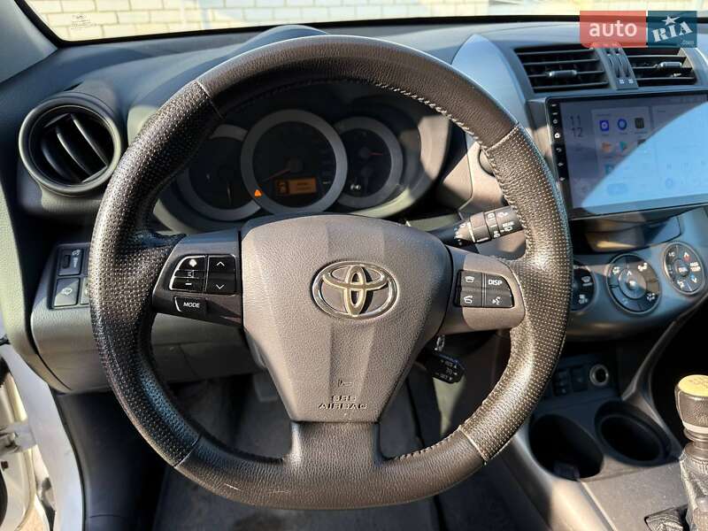 Позашляховик / Кросовер Toyota RAV4 2011 в Харкові