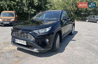 Внедорожник / Кроссовер Toyota RAV4 2020 в Ровно