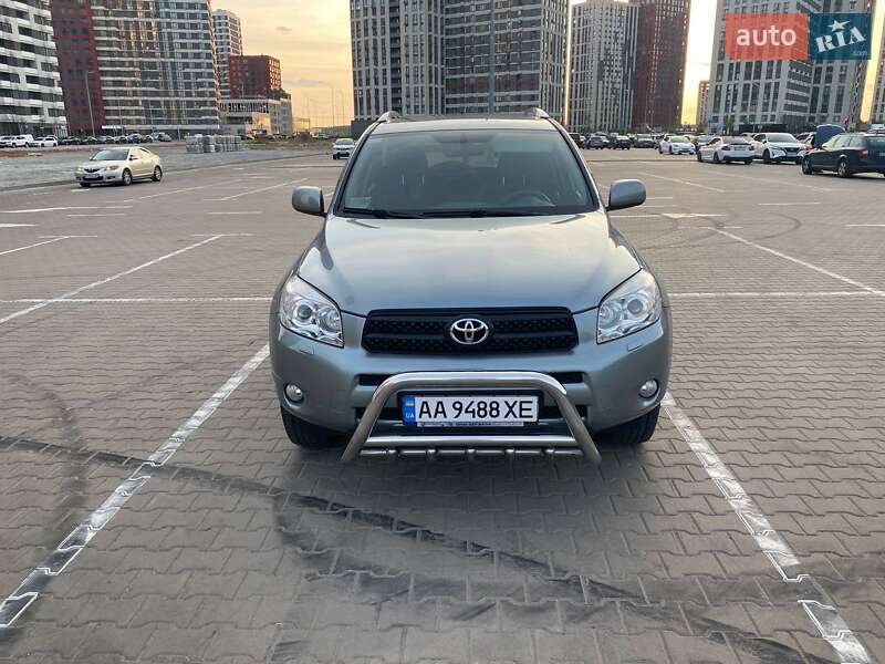 Внедорожник / Кроссовер Toyota RAV4 2006 в Киеве