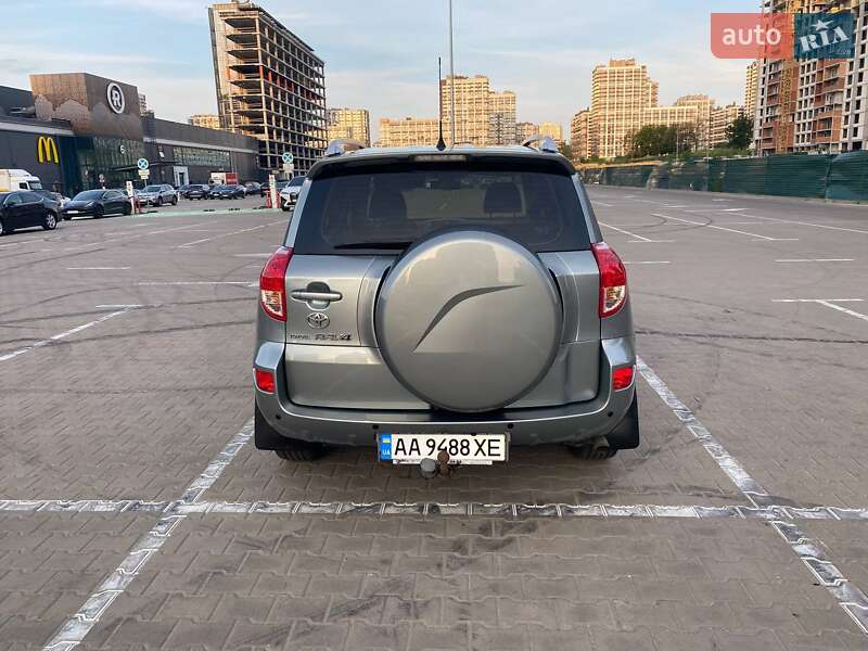Внедорожник / Кроссовер Toyota RAV4 2006 в Киеве