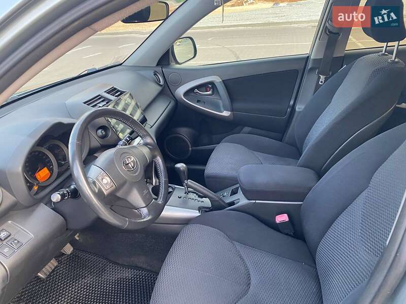 Внедорожник / Кроссовер Toyota RAV4 2006 в Киеве