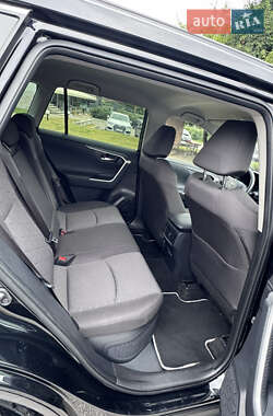 Позашляховик / Кросовер Toyota RAV4 2021 в 