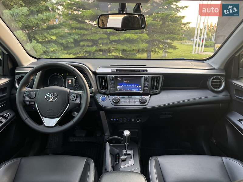 Внедорожник / Кроссовер Toyota RAV4 2017 в Одессе
