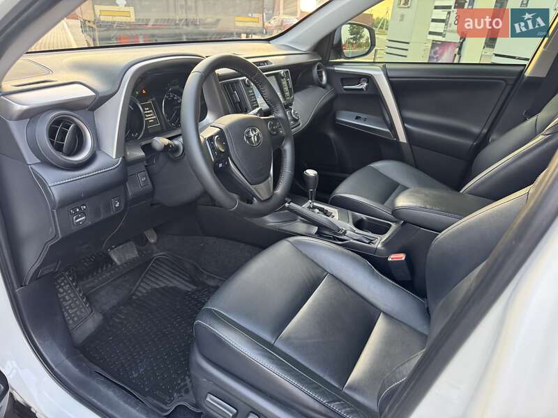 Внедорожник / Кроссовер Toyota RAV4 2017 в Одессе