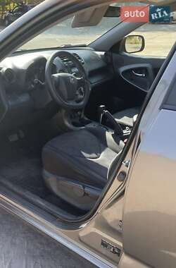 Внедорожник / Кроссовер Toyota RAV4 2012 в 