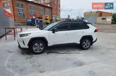 Внедорожник / Кроссовер Toyota RAV4 2022 в 