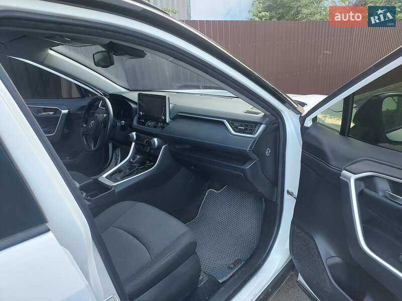 Внедорожник / Кроссовер Toyota RAV4 2022 в Сумах