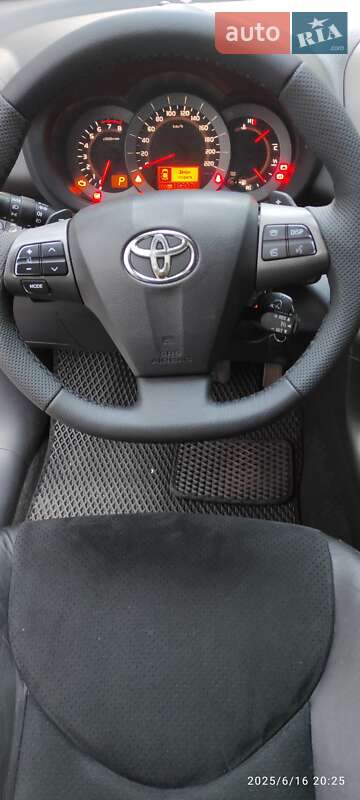 Внедорожник / Кроссовер Toyota RAV4 2010 в Ровно