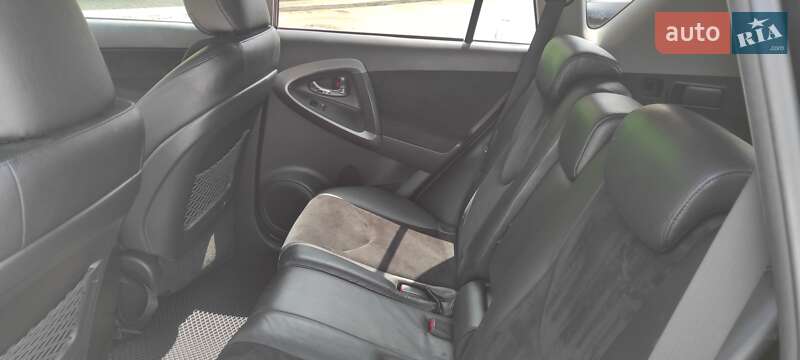 Внедорожник / Кроссовер Toyota RAV4 2010 в Ровно