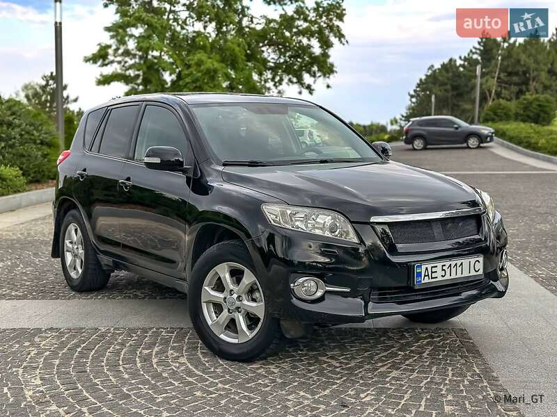 Внедорожник / Кроссовер Toyota RAV4 2011 в 
