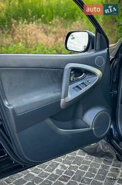 Внедорожник / Кроссовер Toyota RAV4 2011 в 