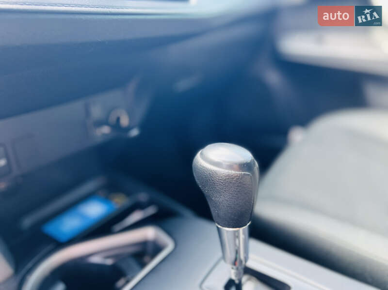 Внедорожник / Кроссовер Toyota RAV4 2017 в Мукачево