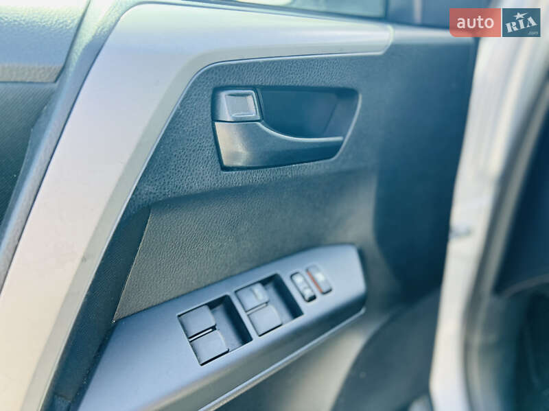 Внедорожник / Кроссовер Toyota RAV4 2017 в Мукачево