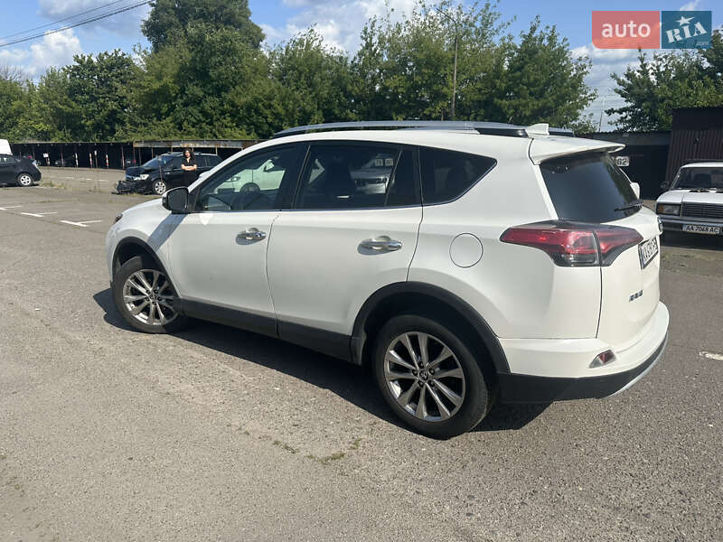Внедорожник / Кроссовер Toyota RAV4 2016 в Киеве