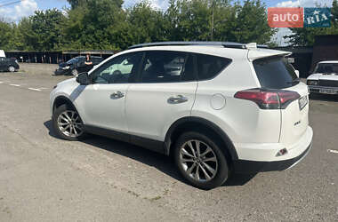 Внедорожник / Кроссовер Toyota RAV4 2016 в 