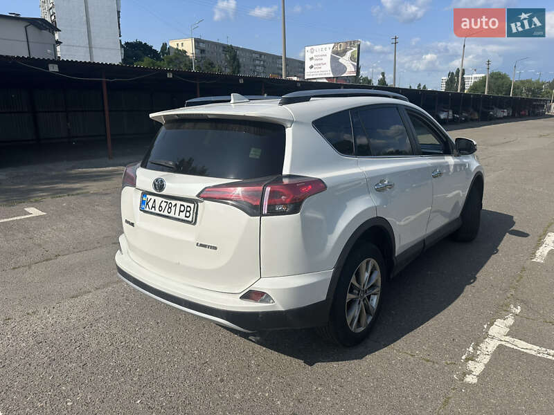Внедорожник / Кроссовер Toyota RAV4 2016 в Киеве