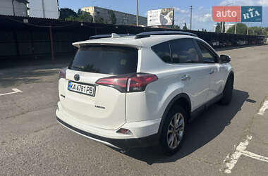 Внедорожник / Кроссовер Toyota RAV4 2016 в 