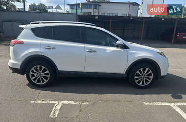Внедорожник / Кроссовер Toyota RAV4 2016 в 