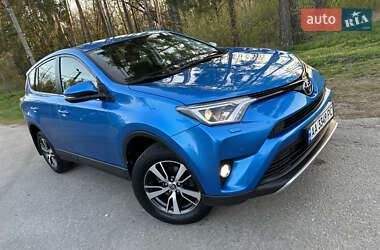 Внедорожник / Кроссовер Toyota RAV4 2016 в Киеве