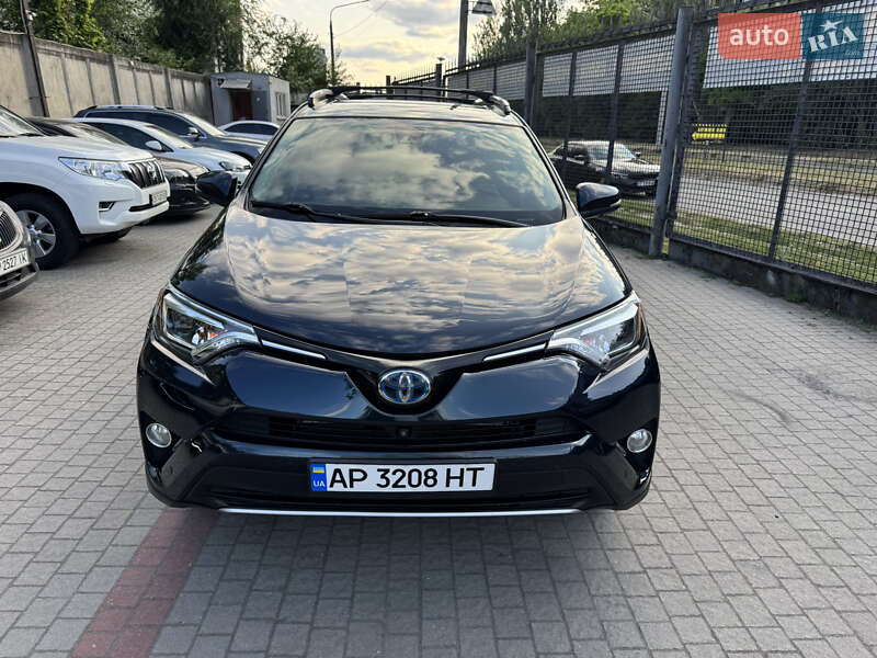 Позашляховик / Кросовер Toyota RAV4 2017 в Запоріжжі