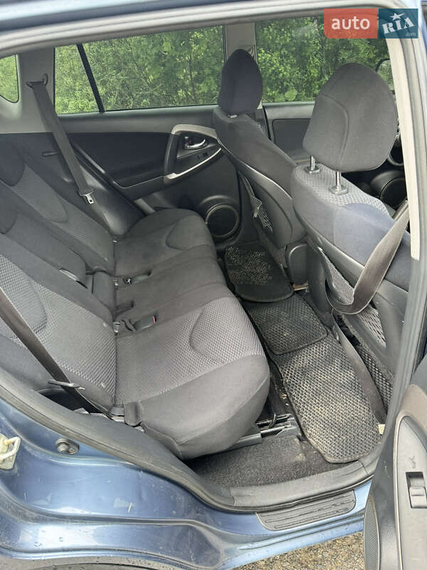 Позашляховик / Кросовер Toyota RAV4 2007 в Звягелі