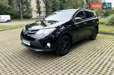Внедорожник / Кроссовер Toyota RAV4 2015 в Киеве