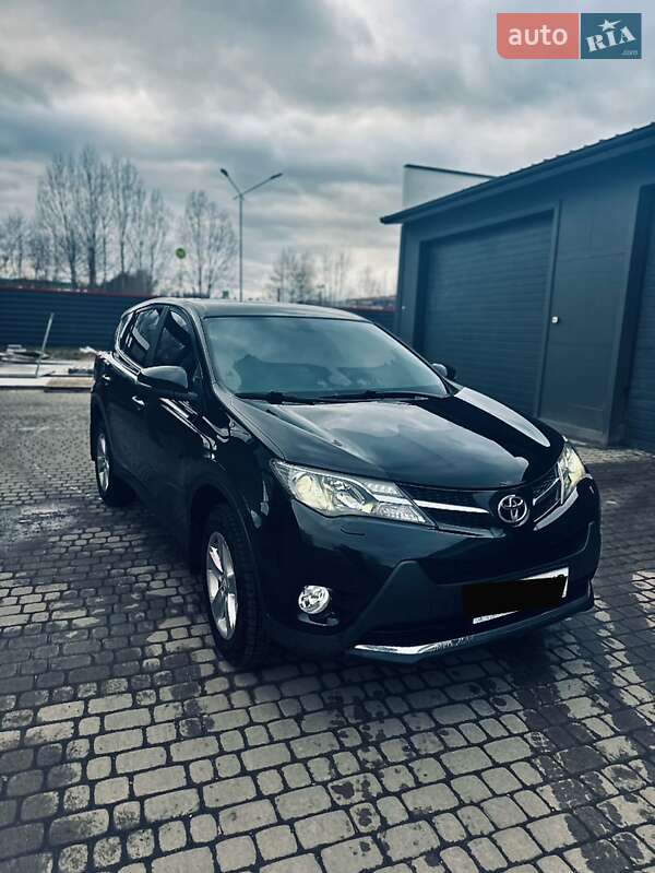 Внедорожник / Кроссовер Toyota RAV4 2013 в 