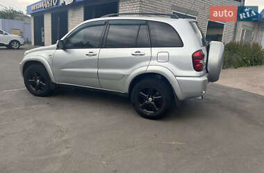 Внедорожник / Кроссовер Toyota RAV4 2005 в 